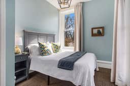Elizabeth's Entire Apt @ Historic McCormick House