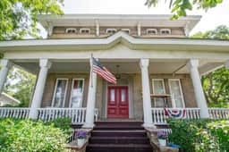Elizabeth's Entire Apt @ Historic McCormick House