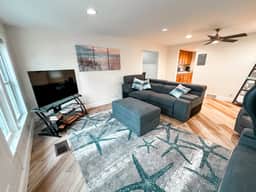 Modern Riverbend Suites - 3BR