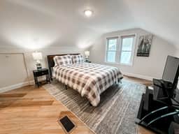 Modern Riverbend Suites - 3BR