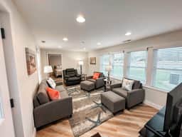 Modern Riverbend Suites 1BR