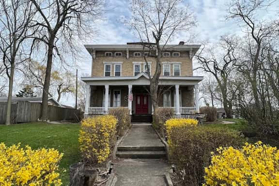 Joseph’s Entire Apt @ the Historic McCormick House - Image 1