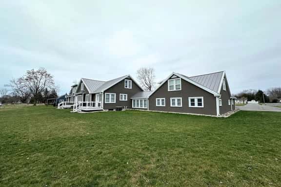 Modern Riverbend Suites - 2BR - Image 1