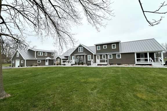 Modern Riverbend Suites - 3BR - Image 1