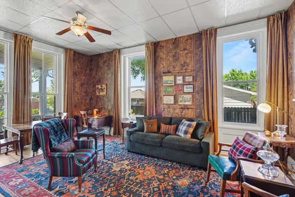 Archibald's Entire Apt @ Historic McCormick House - Image 1