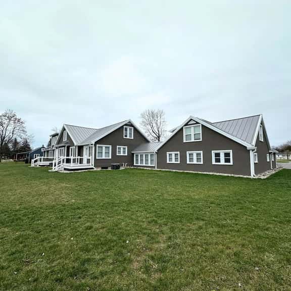 Modern Riverbend Suites - 2BR - Image 1