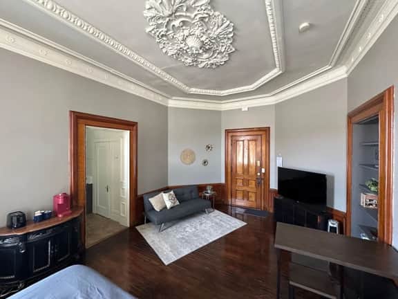 Historical Studio Apt 3-Walk to All of Downtown