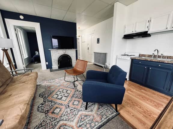 James’ Entire Apt @ the Historic McCormick House