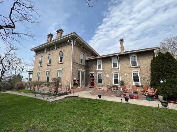 Joseph’s Entire Apt @ the Historic McCormick House