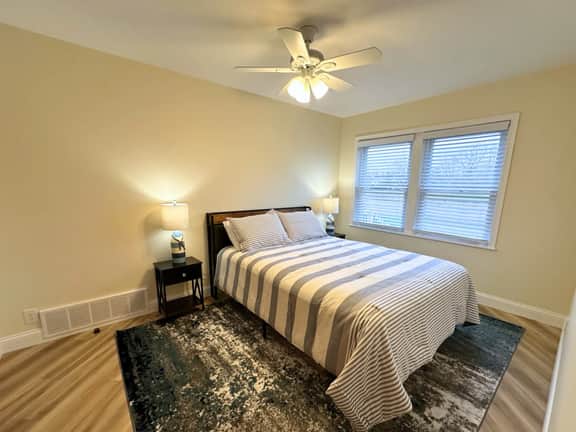 Modern Riverbend Suites - 2BR