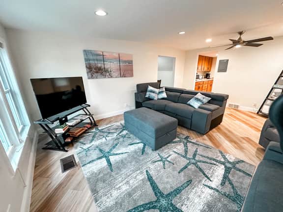 Modern Riverbend Suites - 3BR