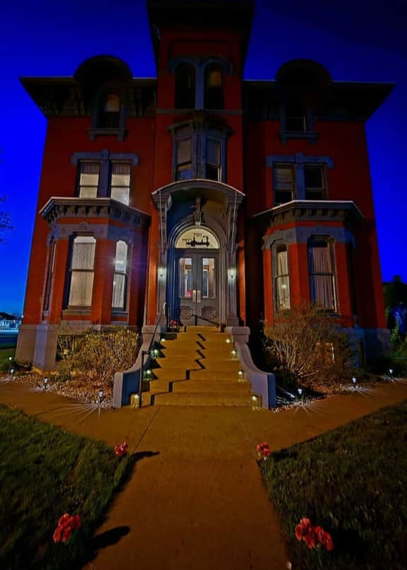 Studio Apt # 9 in a Historical Downtown Home
