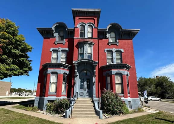 Studio Apt # 9 in a Historical Downtown Home