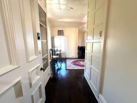 Studio Apt # 9 in a Historical Downtown Home